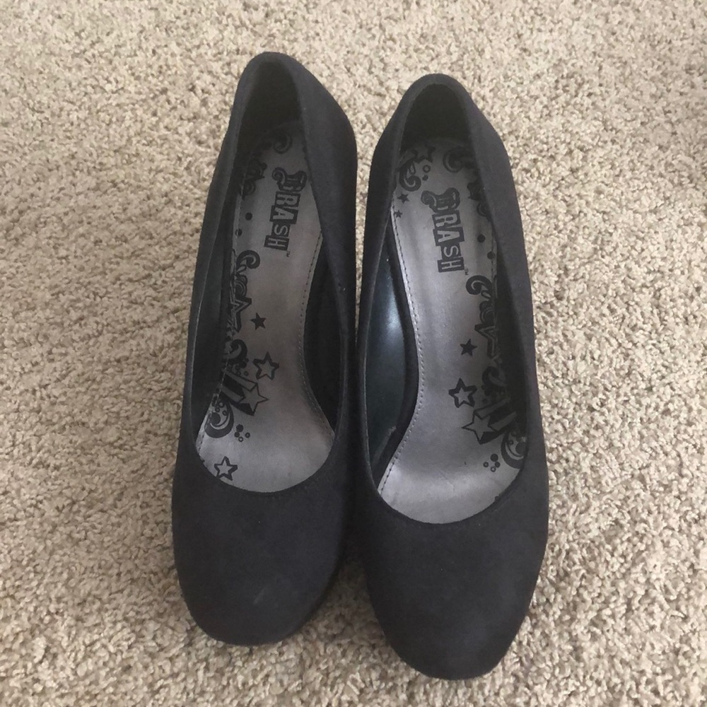 Black wedges
